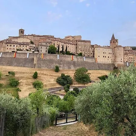 Luxury Tuscan Farm Stay, 1 Bedroom With A Pool Apartment *