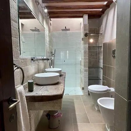 Luxury Tuscan Farm Stay, 1 Bedroom With A Pool Apartment